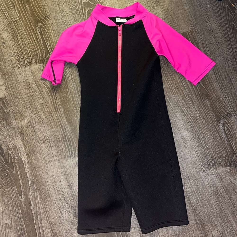 Tuga Girls Shorty 1.5mm Neoprene/Spandex Wetsuit (UPF 50+) Fuchsia, M (9/10 yrs)